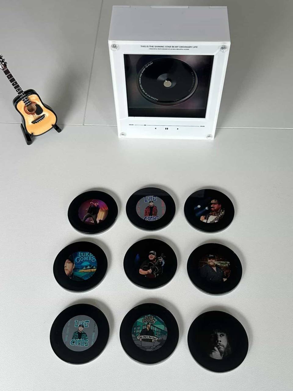 Luke Combs – Magnetic Music Player